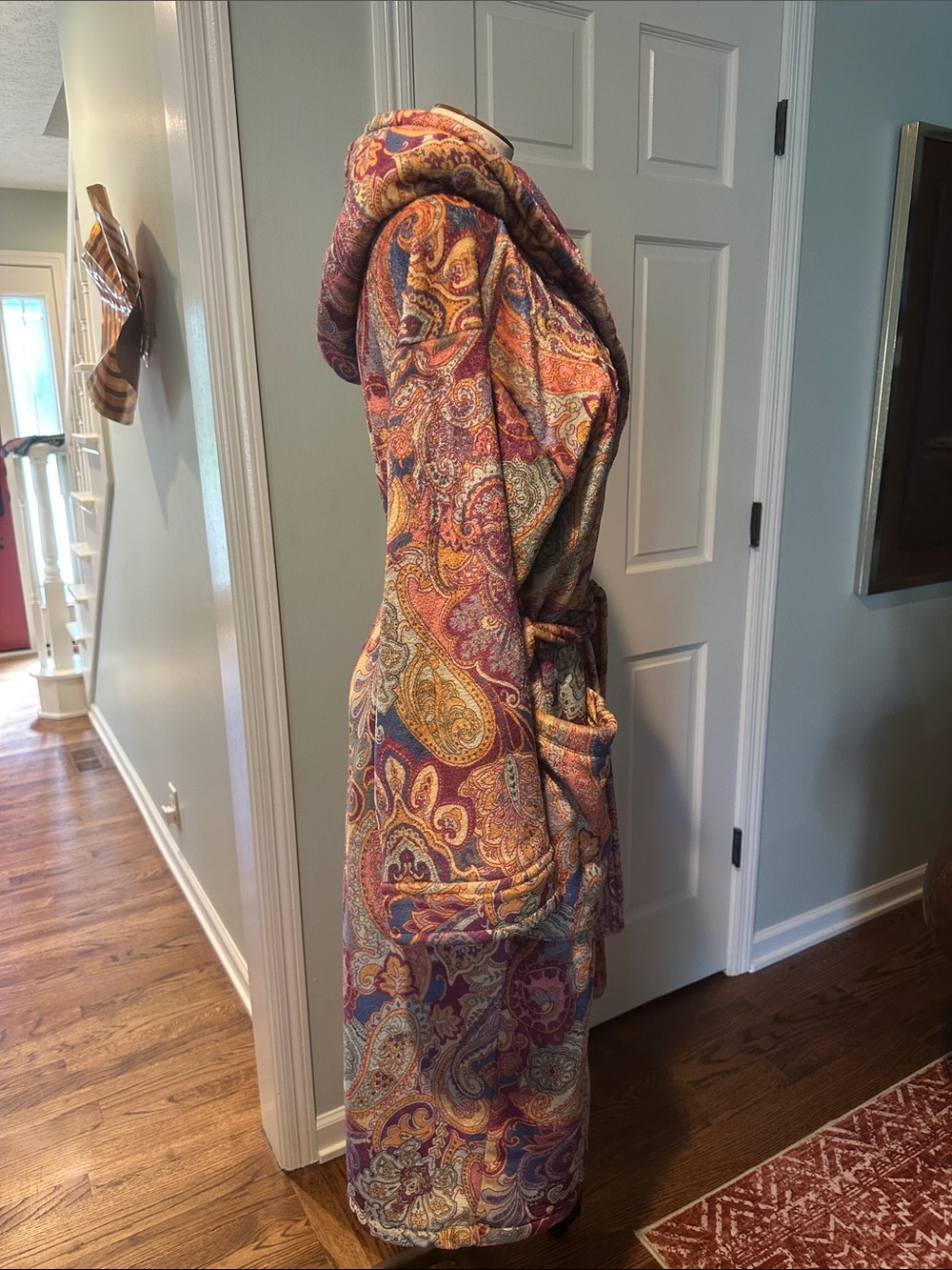 Like new! Johnny Was Long Cozy plush robe-  Sz L/XL Hooded Paisley Pockets Belt - Picture 8 of 10